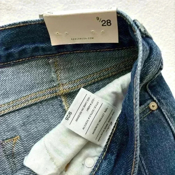 NWT KanCan Medora Med Wash Faded Highrise 90’s Split Hem Straight Jean Size 9/28 - Picture 13 of 16